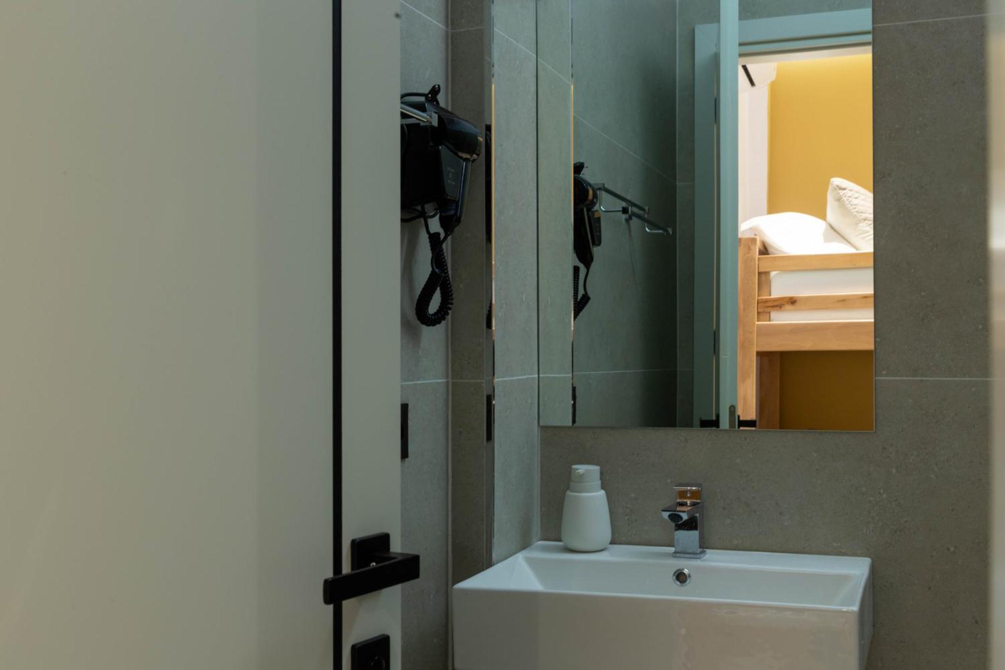 Amau Beach Rooms Дуррес Экстерьер фото